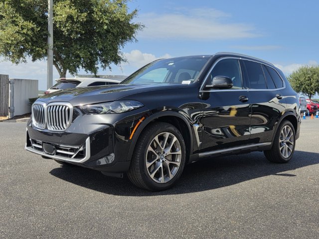 Used 2024 BMW X5 xDrive50e w/ Parking Assistance Package AWD/4WD image 2