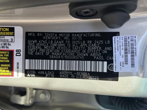 Used 2025 Lexus ES 300h w/ Premium Package image 32