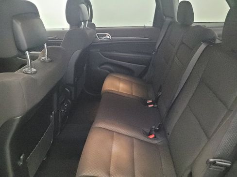 Used 2021 Jeep Grand Cherokee Laredo image 18