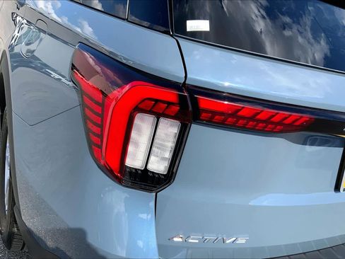 Certified 2025 Ford Explorer Active w/ Active Comfort Package image 29