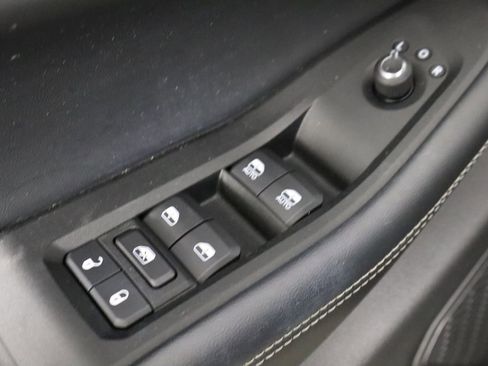Used 2023 Jeep Grand Cherokee Laredo AWD/4WD image 22