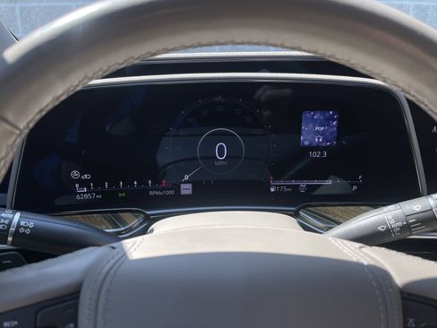 Used 2022 Cadillac Escalade Premium Luxury Platinum image 25