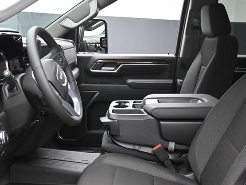 New 2025 GMC Sierra 2500 SLE w/ SLE Value Package; image 14