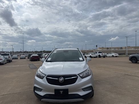 Used 2022 Buick Encore Preferred image 4