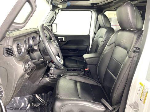 Used 2019 Jeep Wrangler Unlimited Sahara w/ Quick Order Package 24M Moab AWD/4WD image 16
