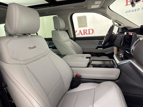 New 2025 Ford Expedition Max Platinum w/ Driver's Package image 19