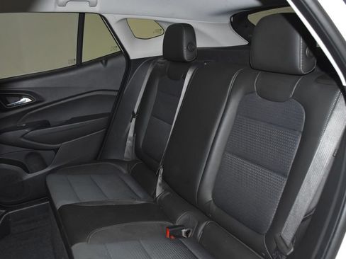 Used 2025 Chevrolet Trax LT w/ LT Convenience Package FWD image 29