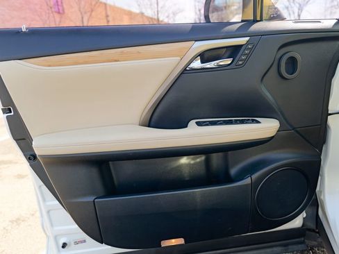 Used 2022 Lexus RX 350L Premium w/ Premium Package image 17