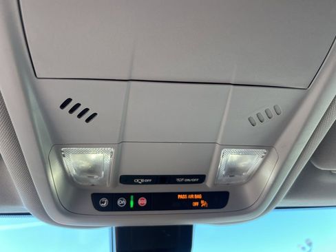 Used 2024 GMC Terrain SLE image 26