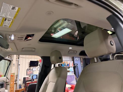 Used 2024 Land Rover Defender 110 S image 24