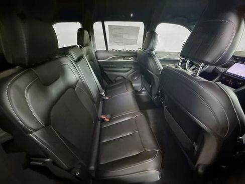 New 2025 Jeep Grand Cherokee Limited image 27