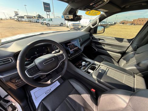 Used 2024 Jeep Wagoneer Series II w/ Premium Group I image 11