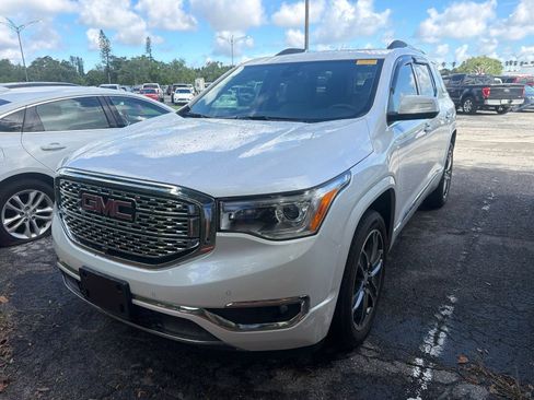 Used 2017 GMC Acadia Denali w/ Technology Package FWD image 3