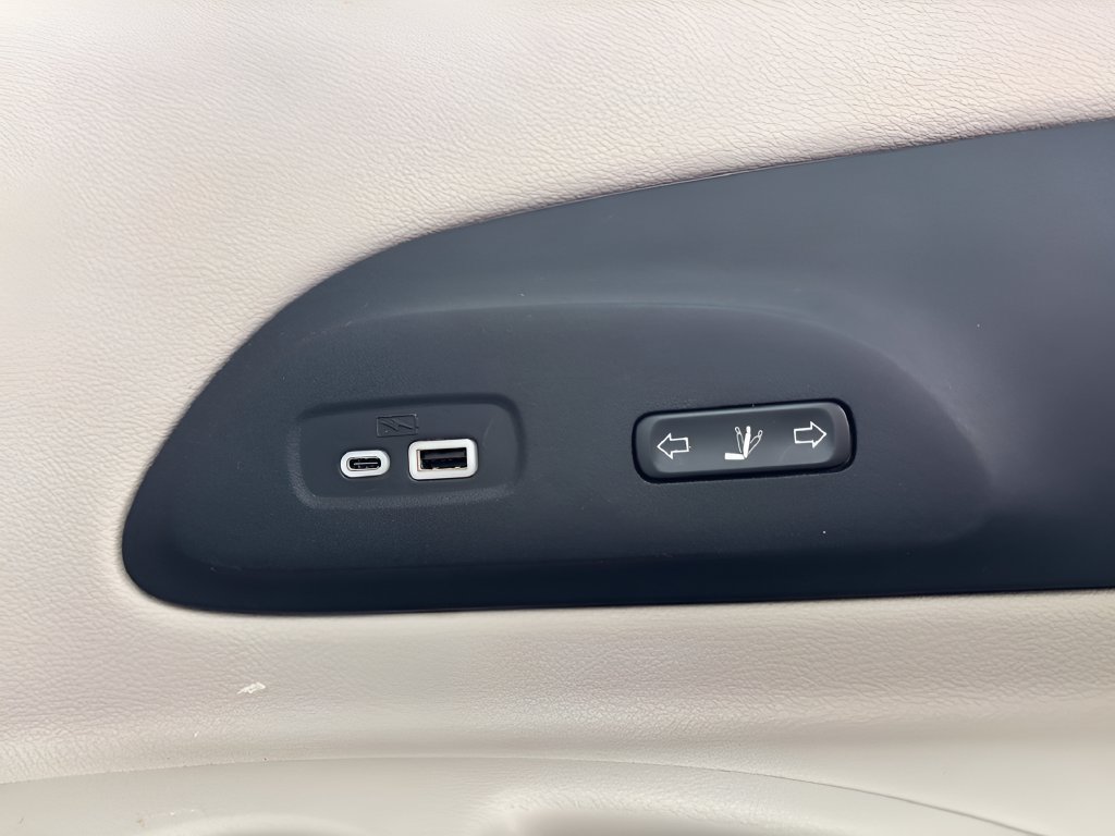 Used 2021 Chrysler Pacifica Limited w/ Premium & Safety Sphere Group AWD/4WD image 37