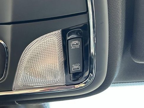 Used 2019 Jeep Cherokee High Altitude AWD/4WD image 36