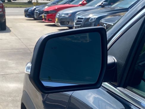 Used 2020 GMC Acadia SLE w/ Driver Convenience Package image 22