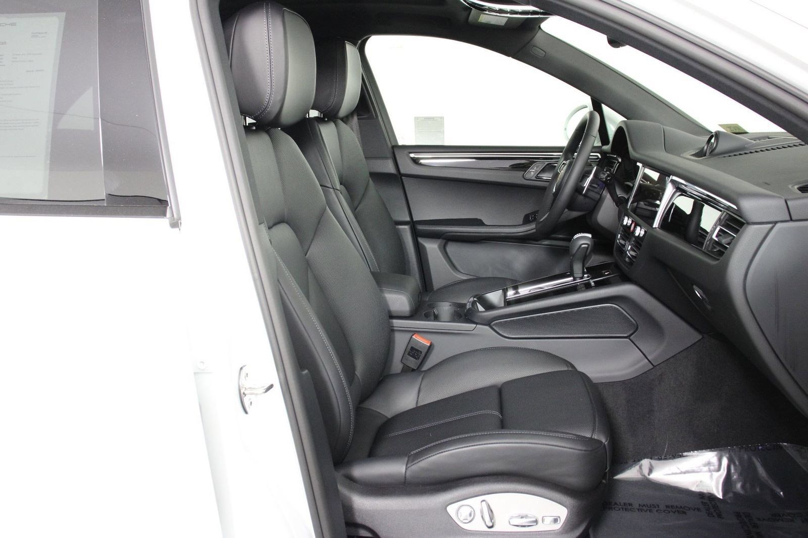 Certified 2026 Porsche Macan AWD/4WD image 31