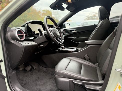 Used 2024 Chevrolet Trax RS w/ Sunroof Package image 14