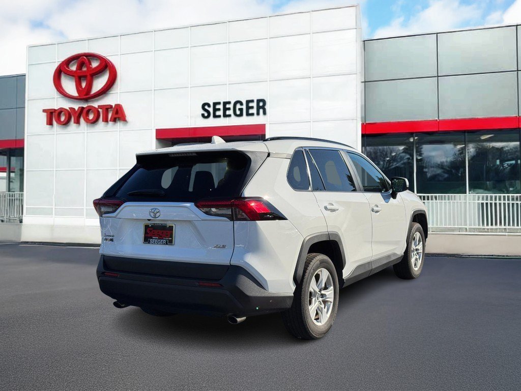 Used 2019 Toyota RAV4 XLE FWD image 3