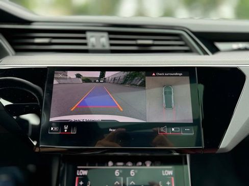 Used 2023 Audi e-tron S Prestige image 24