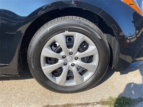 Used 2025 Toyota Corolla LE image 9