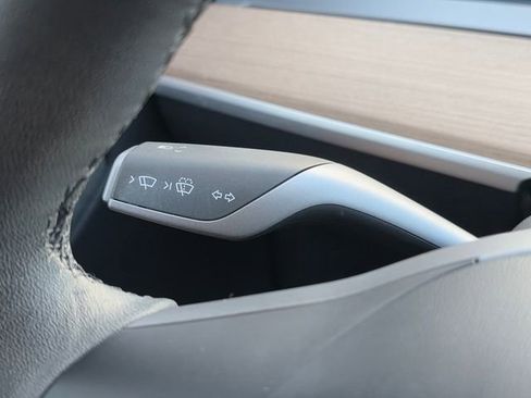 Used 2024 Tesla Model Y Performance image 35