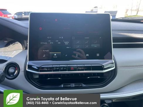 Used 2025 Jeep Compass Limited AWD/4WD image 12