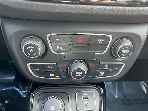 Used 2020 Jeep Compass Limited w/ Safety & Security Group AWD/4WD image 13