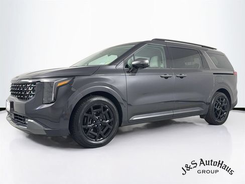 Used 2025 Kia Carnival SX w/ SX Dark Edition Package FWD image 3