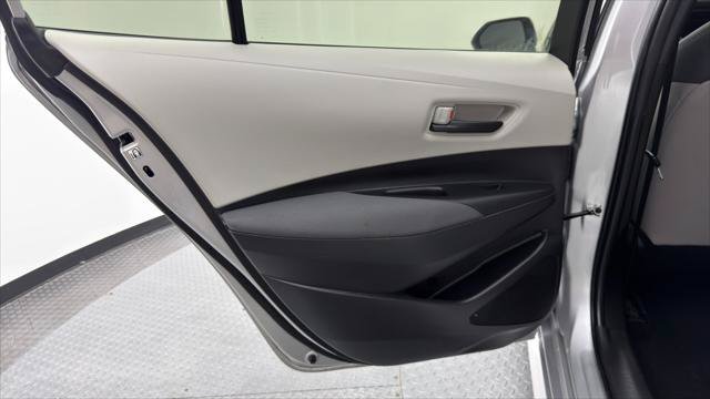 Used 2022 Toyota Corolla LE FWD image 16