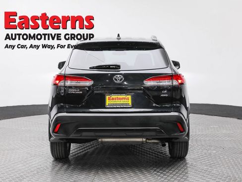 Used 2022 Toyota Corolla Cross LE image 6