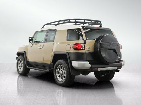 Used 2011 Toyota FJ Cruiser 4WD w/ Upgrade Pkg image 3