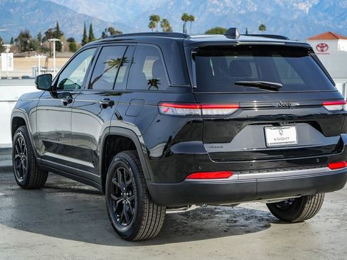 New 2026 Jeep Grand Cherokee Altitude image 9