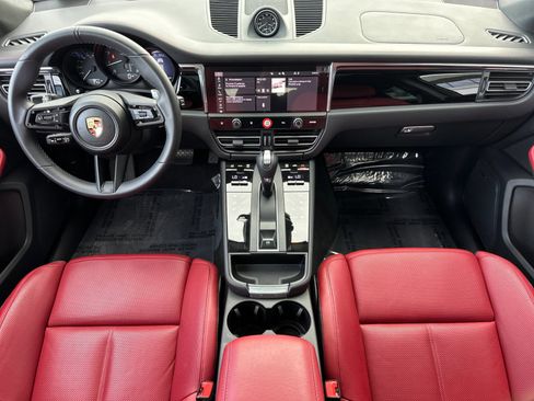 Used 2025 Porsche Macan image 6
