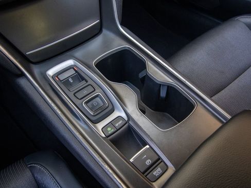 Used 2018 Honda Accord Sport image 31
