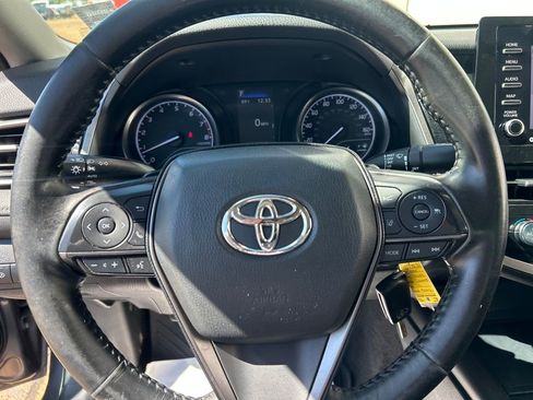 Used 2021 Toyota Camry SE image 18