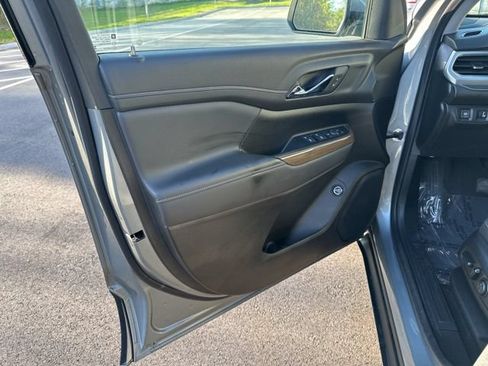 Used 2023 GMC Acadia SLE w/ Driver Convenience Package AWD/4WD image 19