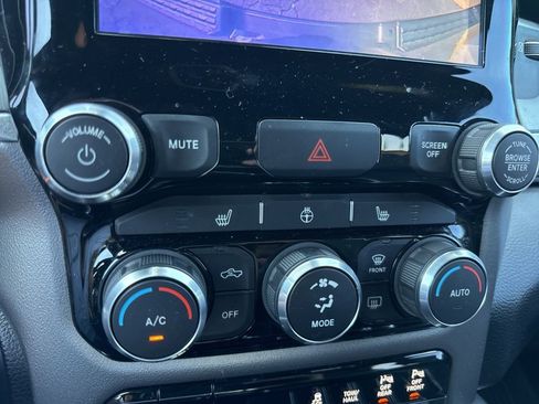 Used 2019 RAM 1500 Big Horn AWD/4WD image 12