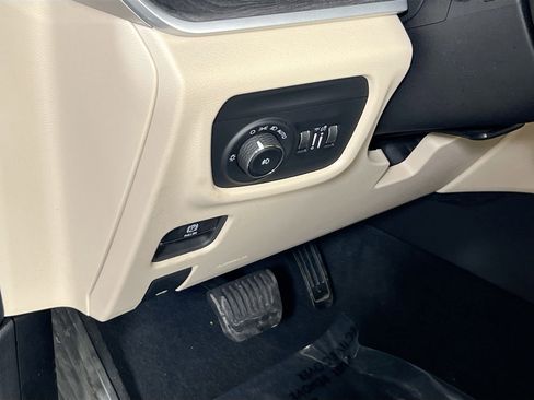 Used 2023 Jeep Grand Cherokee Limited image 10