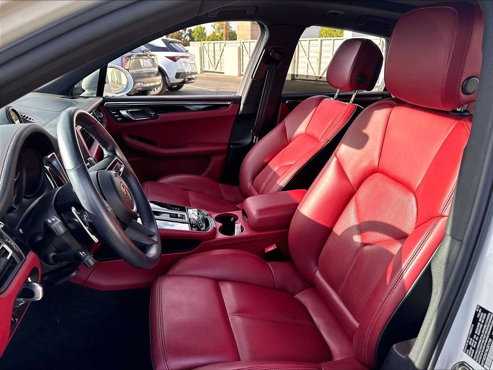 Used 2022 Porsche Macan S AWD/4WD image 26
