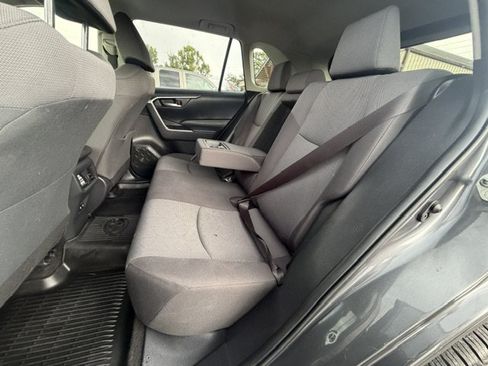 Used 2019 Toyota RAV4 XLE FWD image 7