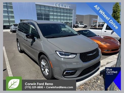 Used 2024 Chrysler Pacifica Touring-L AWD/4WD image 1