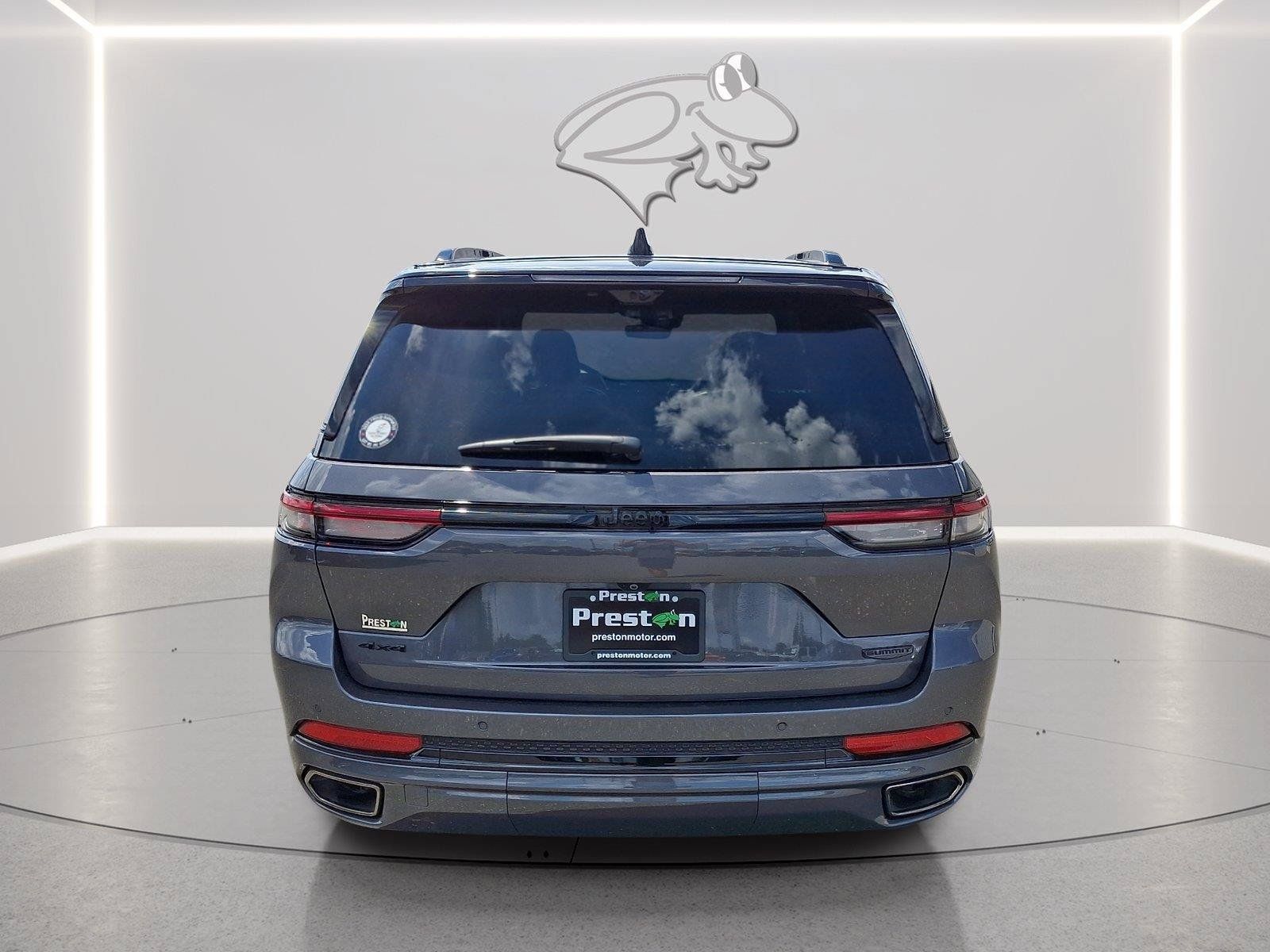 Used 2025 Jeep Grand Cherokee Summit AWD/4WD image 4
