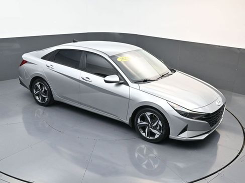 Used 2023 Hyundai Elantra SEL w/ Convenience Package image 20