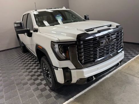 Used 2024 GMC Sierra 3500 Denali Ultimate AWD/4WD image 2