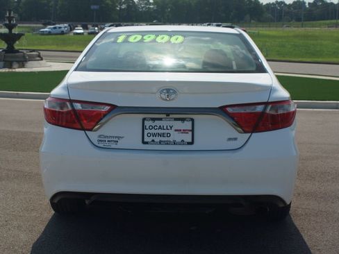 Used 2017 Toyota Camry SE w/ Protection Package (Q2) FWD image 3