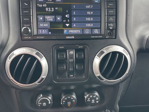 Used 2015 Jeep Wrangler Unlimited Sahara w/ Connectivity Group image 10