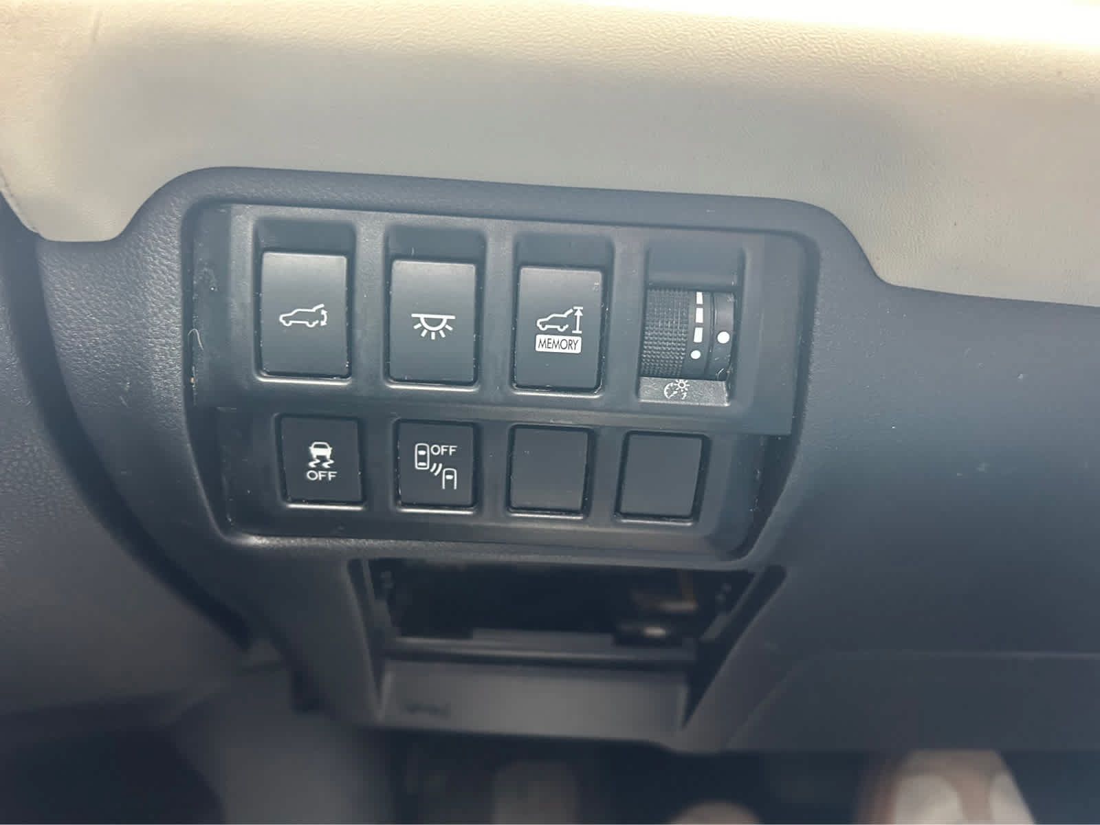 Used 2022 Subaru Ascent Limited w/ Technology Package AWD/4WD image 8