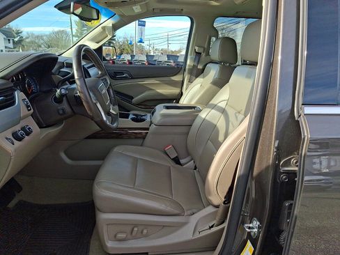 Used 2019 GMC Yukon XL SLT w/ Premium Edition image 14