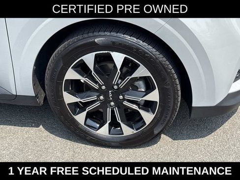 Used 2024 Kia Carnival EX FWD image 7